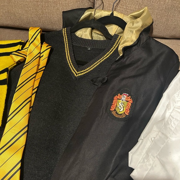 Hermione Granger Harry Potter Hufflepuff Costume - Picture 2 of 10